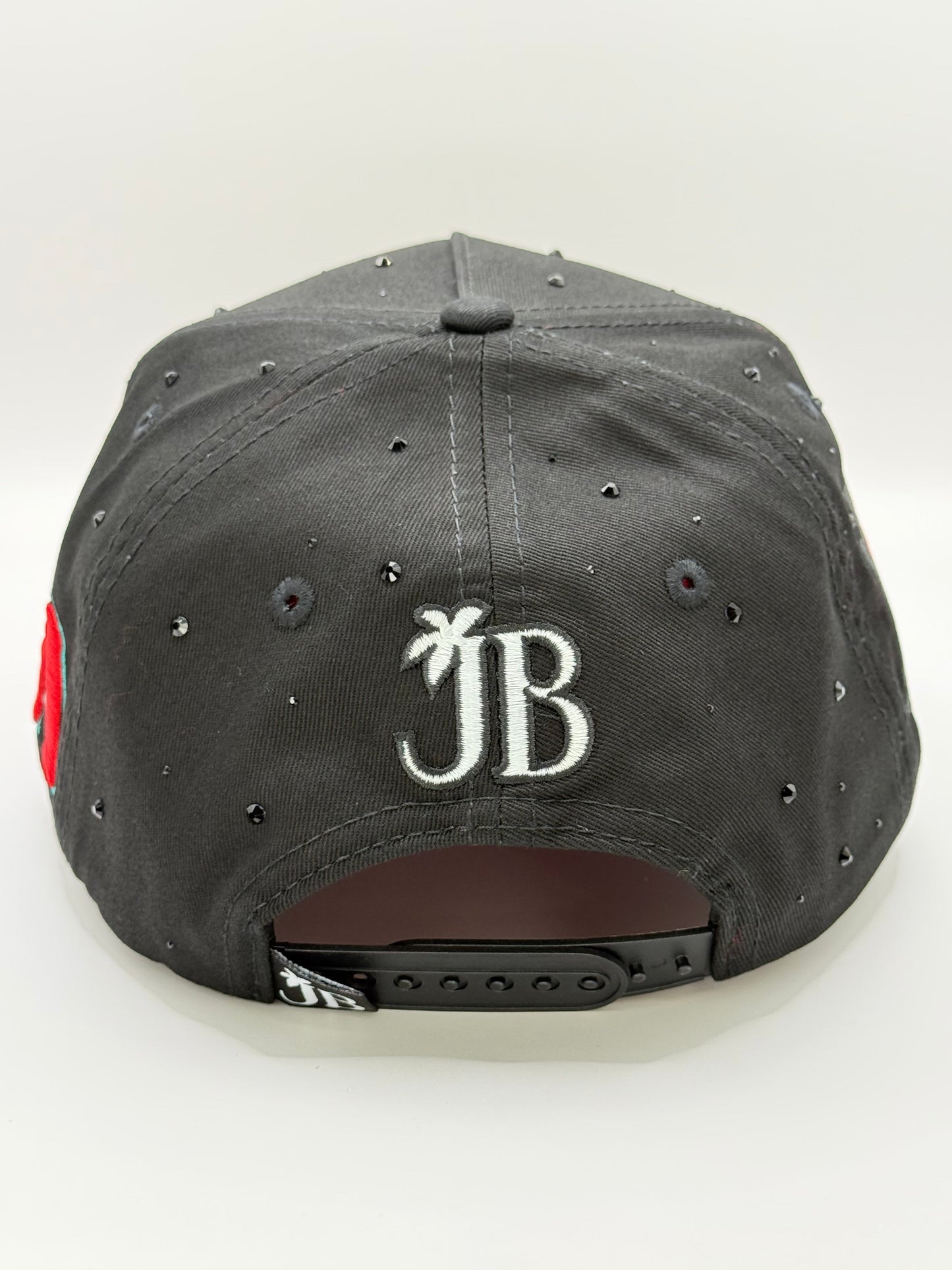 QUALITY HAT
SUEDE BRIM
FULL EMBRODIERY

‼️‼️ ONE BOX AND DUST BAG PER TRANSACTION‼️‼️

‼️‼️ UNA CAJA Y CUBREPOLVO POR TRANSACCION ‼️‼️